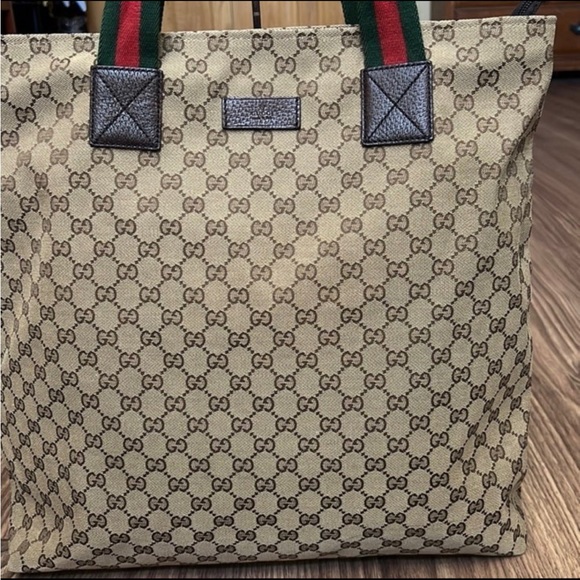 ♥️ GUCCI SHOULDER BAG  EUC! ❤️ - Picture 7 of 15